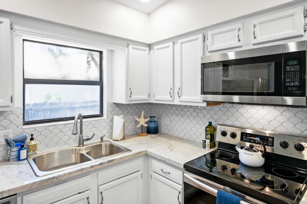The St Augusdream Renovated Beach House Sleeps 8 Walk To Beach Сент Августин Екстериор снимка